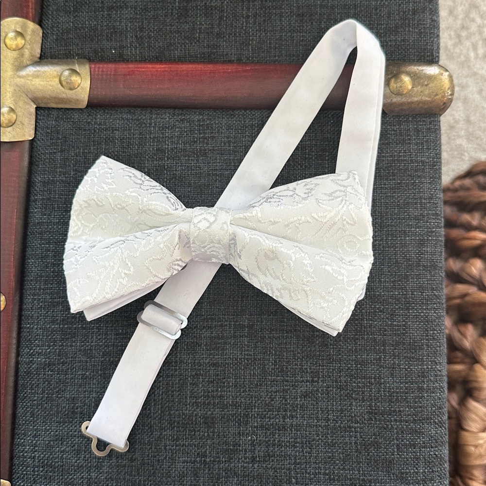 Elegant White Bow Tie